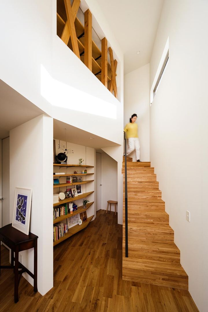 双子壁の家, 株式会社seki.design 株式会社seki.design Corredores, halls e escadas modernos