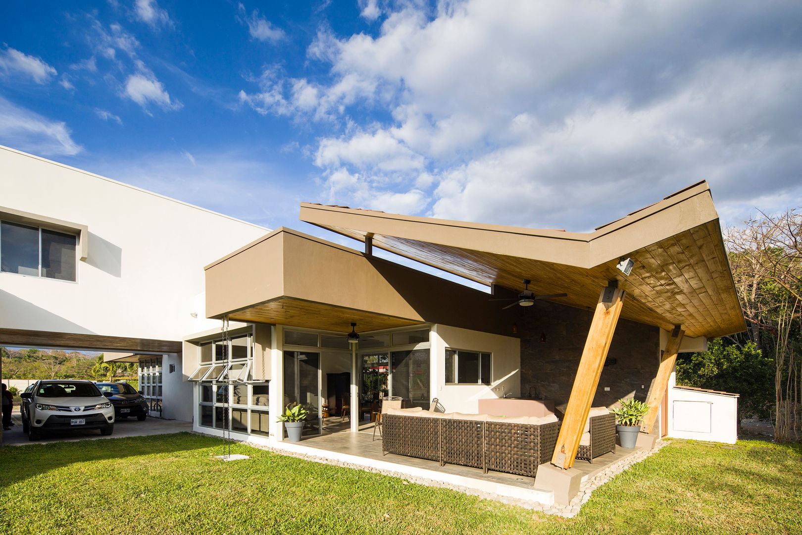 Casa M-C, J-M arquitectura J-M arquitectura Patios Wood Wood effect