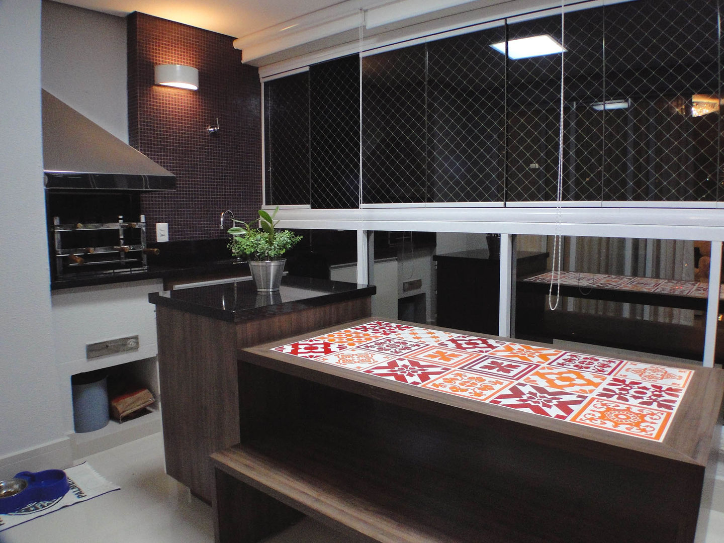 Apto SCS - SP, studio luchetti studio luchetti Modern balcony, veranda & terrace Wood-Plastic Composite Furniture