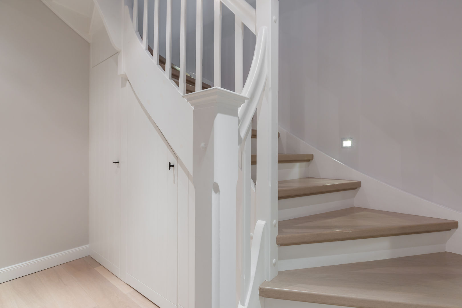 homify Modern Koridor, Hol & Merdivenler