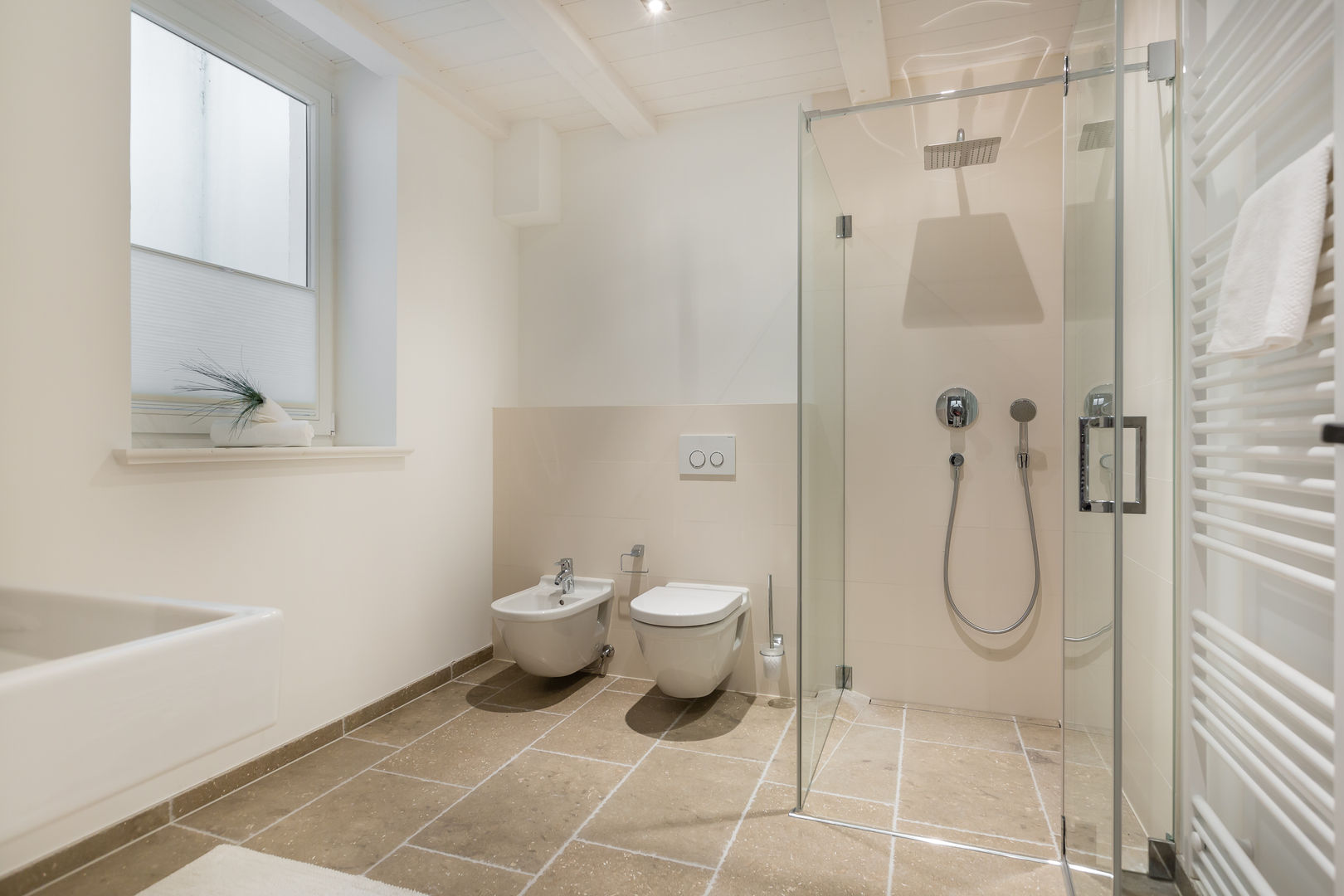 homify Modern Banyo