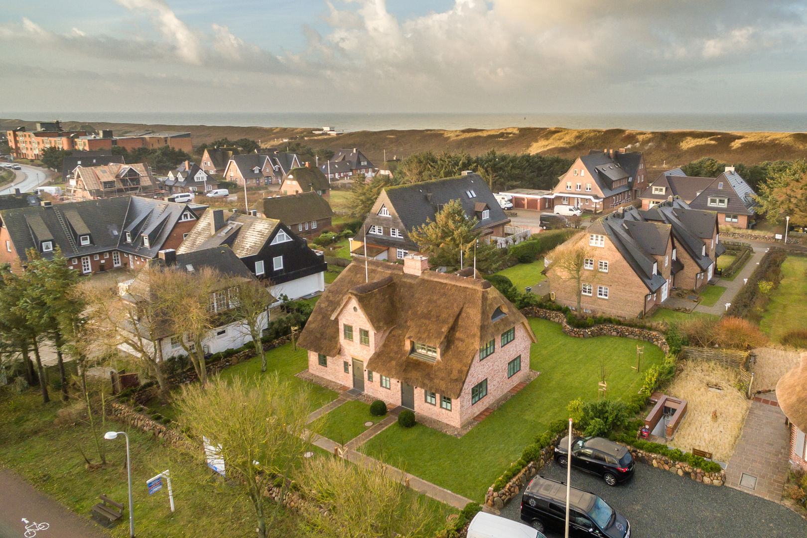 Homestaging Reetdachhaus mit Pool in Westerland auf Sylt, Home Staging Sylt GmbH Home Staging Sylt GmbH منازل