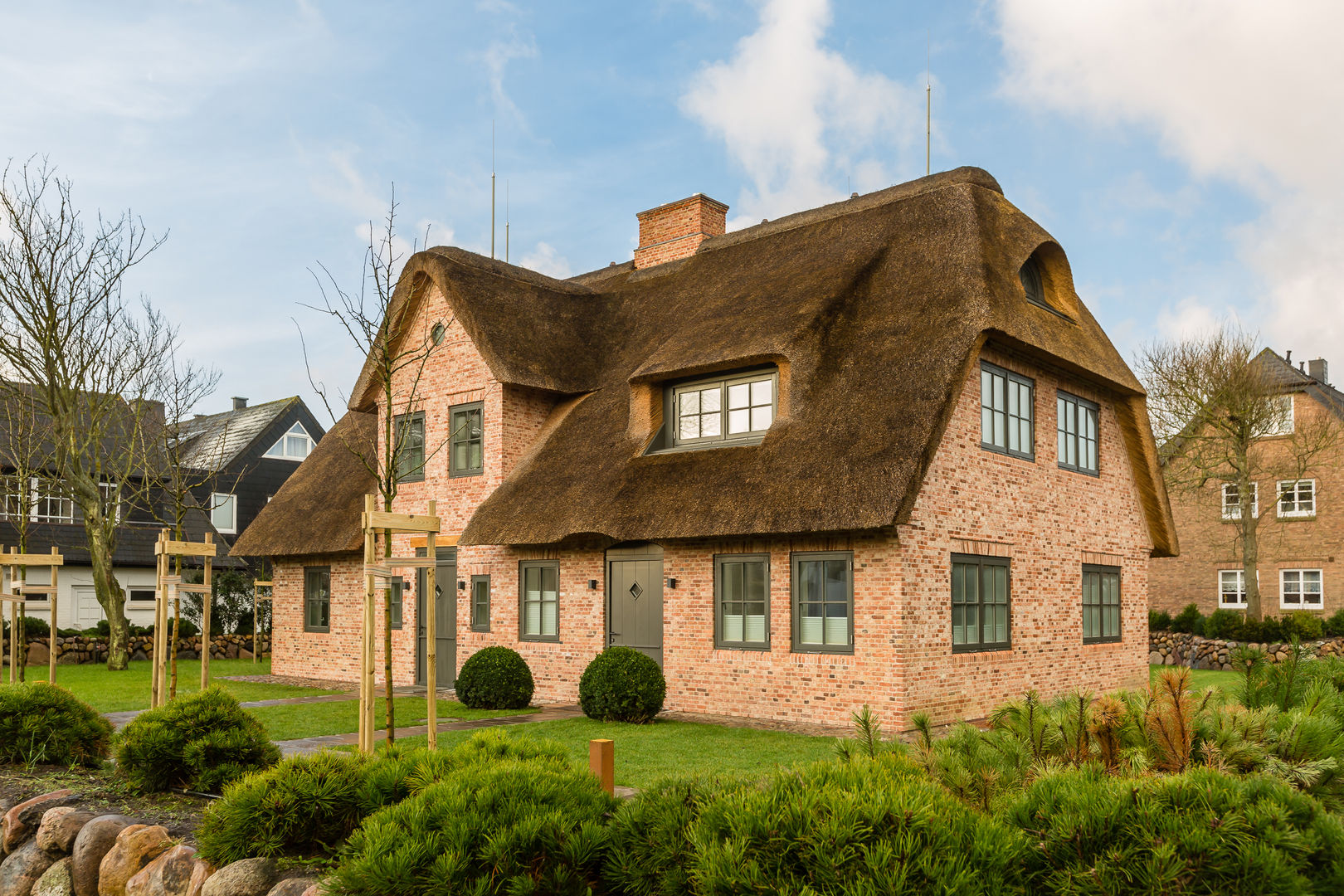 Homestaging Reetdachhaus mit Pool in Westerland auf Sylt, Home Staging Sylt GmbH Home Staging Sylt GmbH منازل