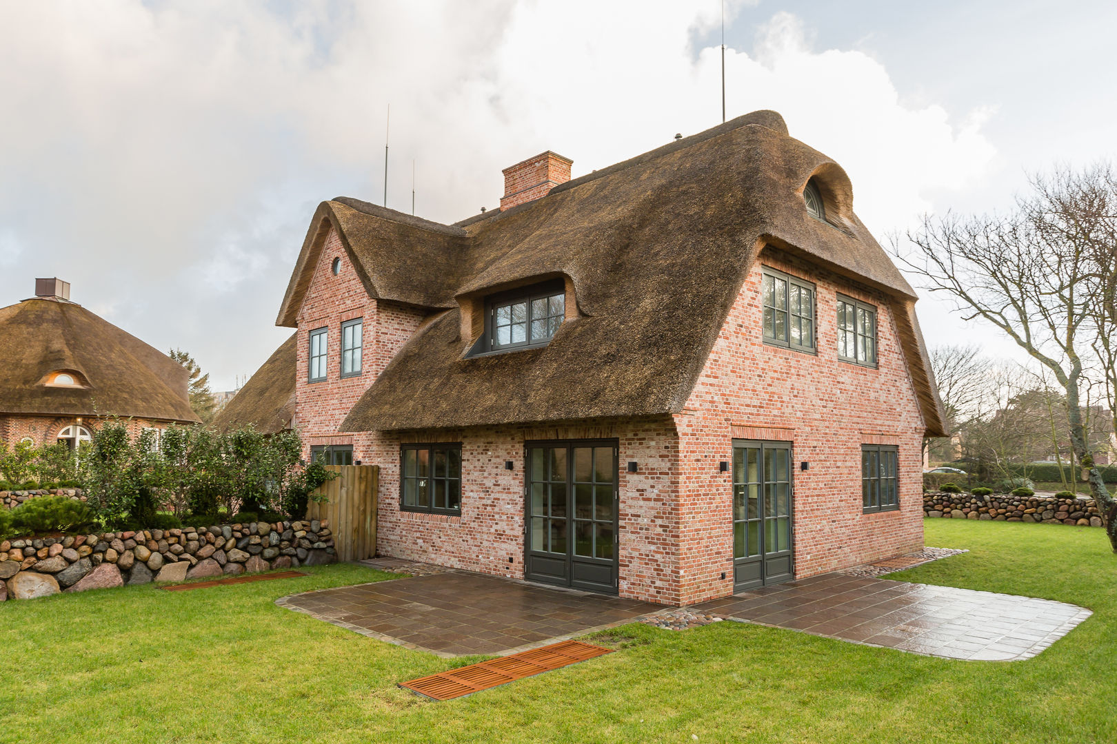 Homestaging Reetdachhaus mit Pool in Westerland auf Sylt, Home Staging Sylt GmbH Home Staging Sylt GmbH Casas estilo moderno: ideas, arquitectura e imágenes