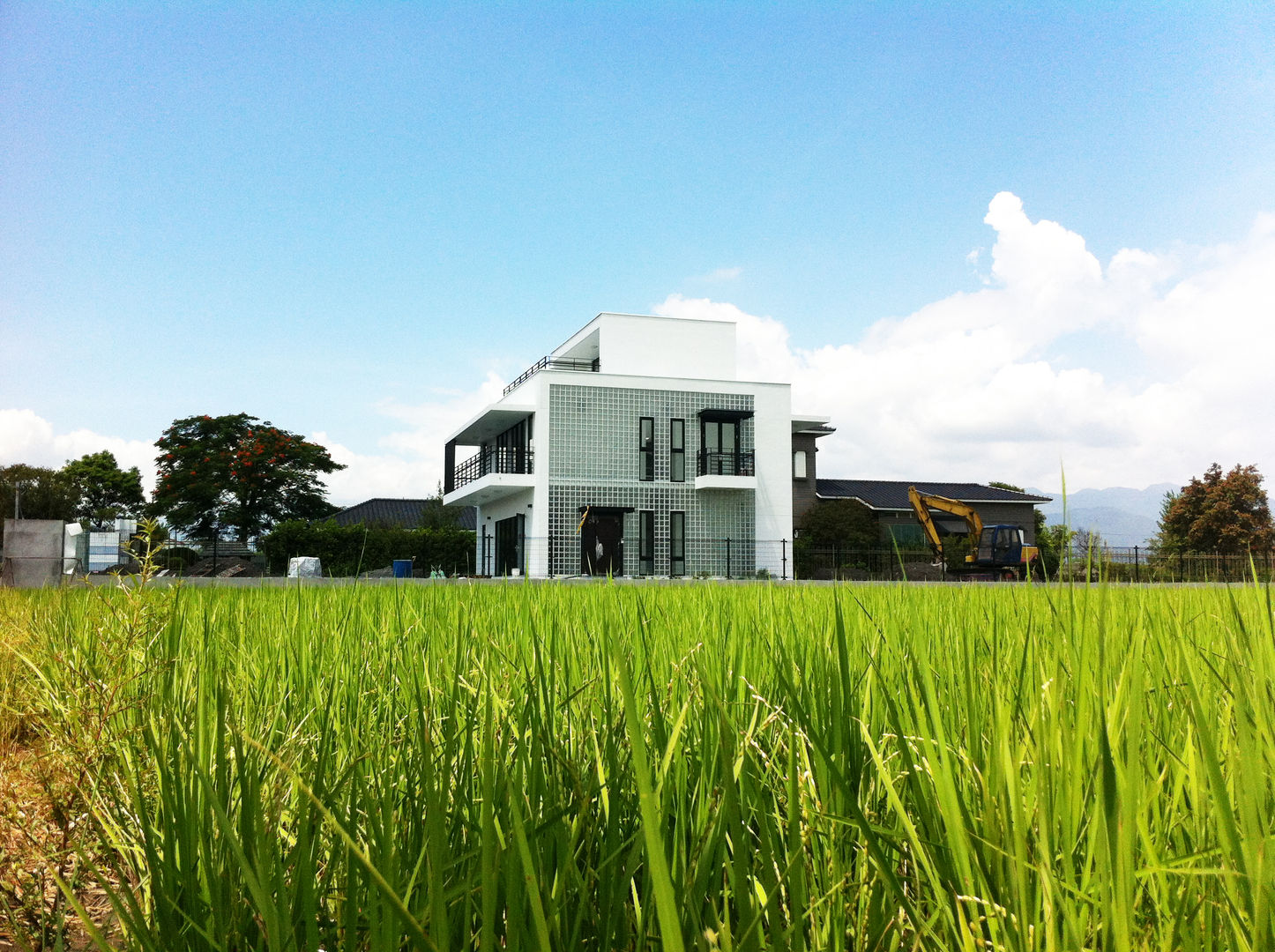 水稻田中的小屋 賴人碩建築師事務所 Modern houses گلاس