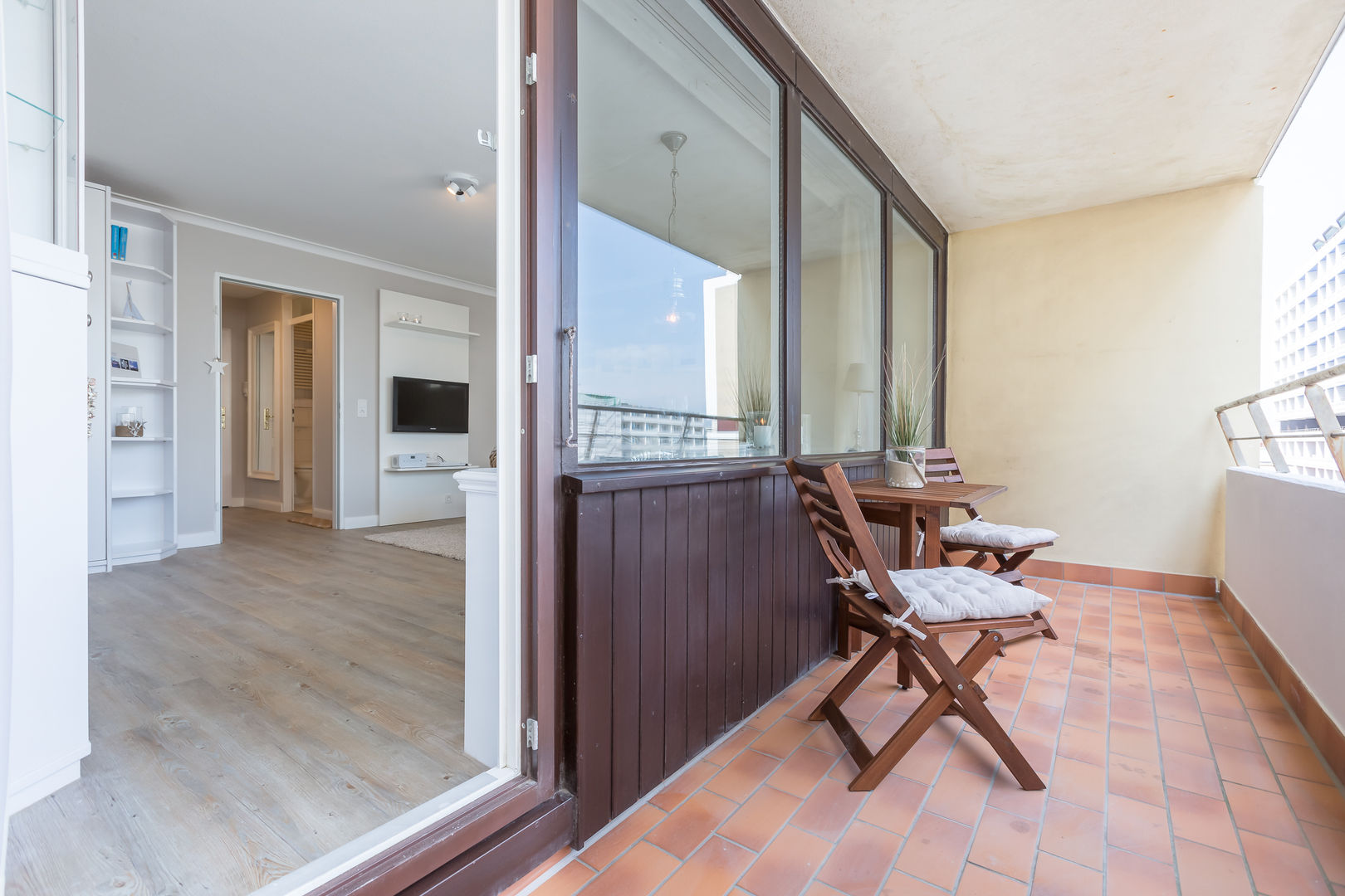 homify Modern Balkon, Veranda & Teras