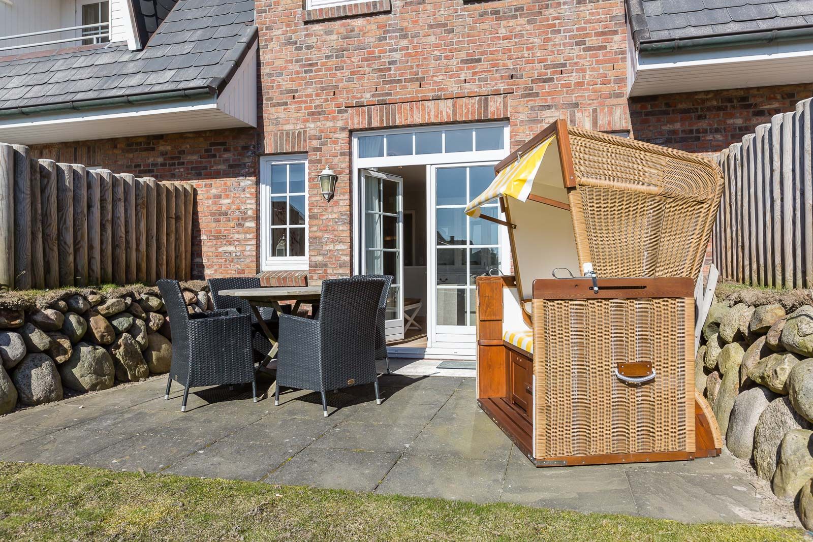 homify Modern Bahçe