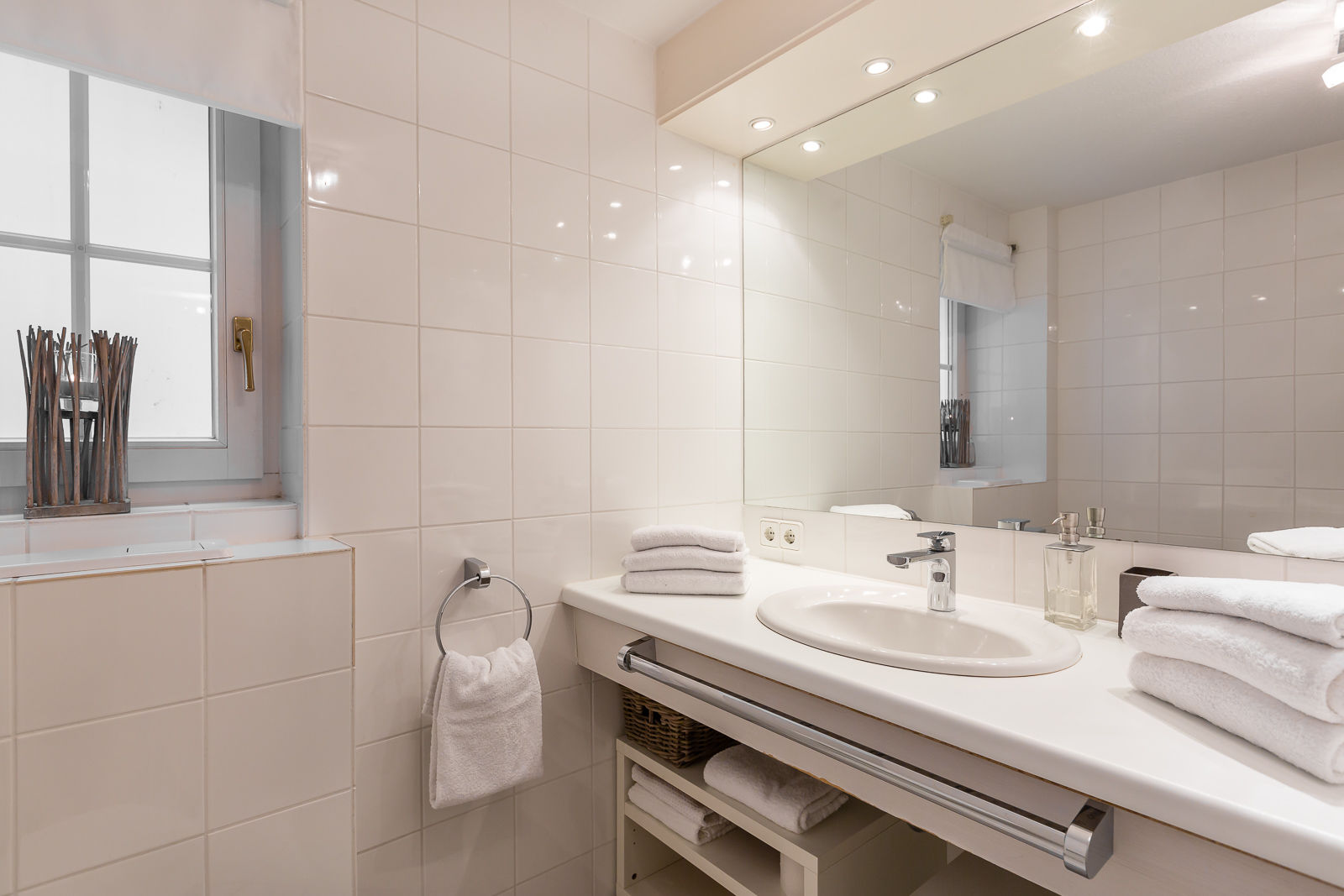 homify Modern Banyo