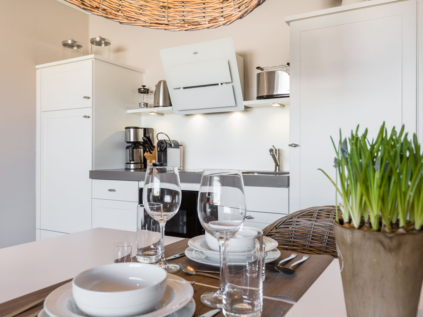 Home Staging Sylt GmbH: modern tarz , Modern