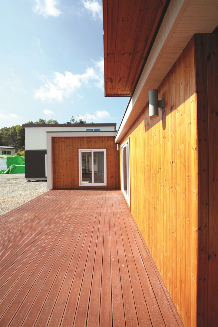 하루만에 뚝딱짓는 모듈러주택 - 스마트하우스, 스마트하우스 스마트하우스 Modern Terrace Wood Wood effect