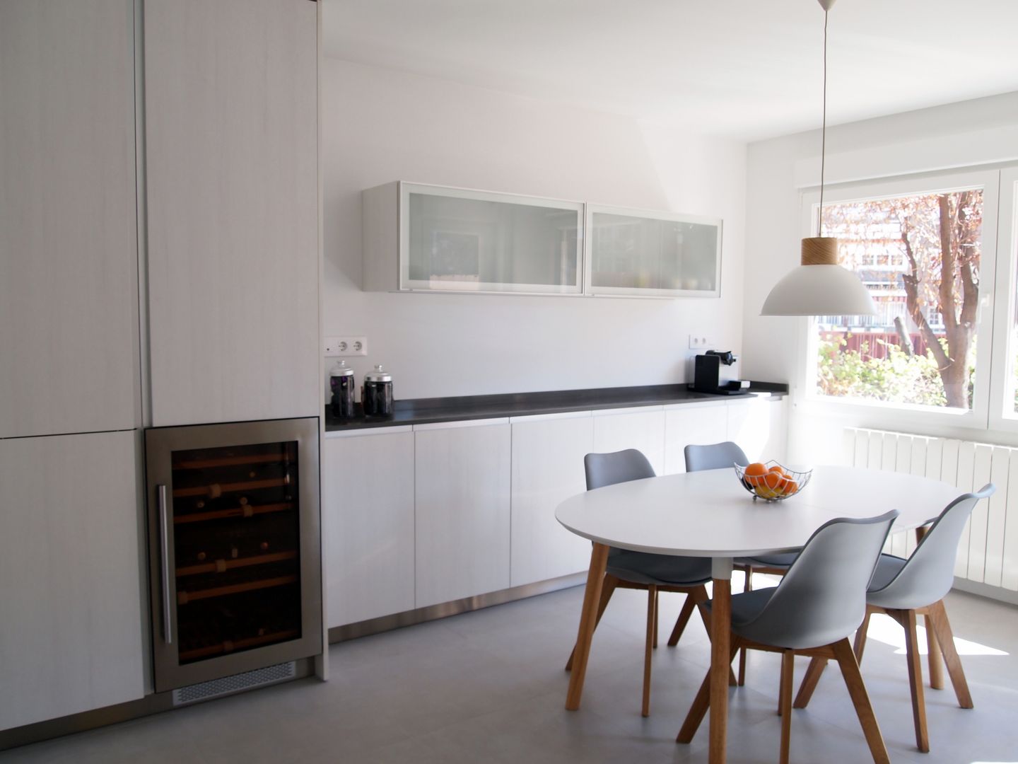 Reforma integral de vivienda unifamiliar en Madrid, Reformmia Reformmia Modern style kitchen