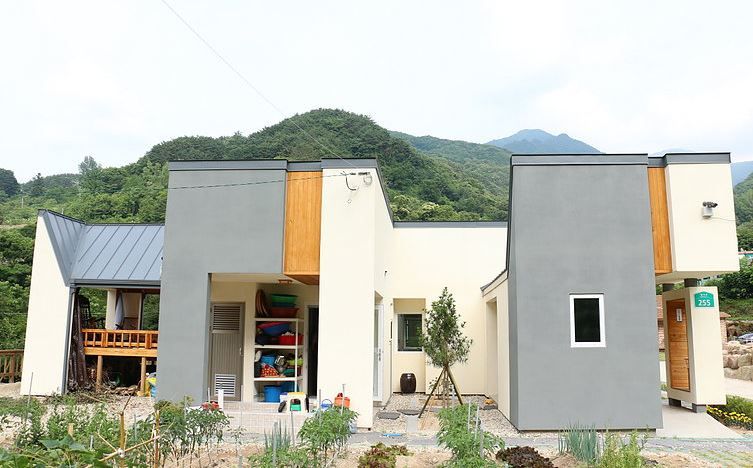 경남 함양군 , (주)에너집 (주)에너집 Casas modernas