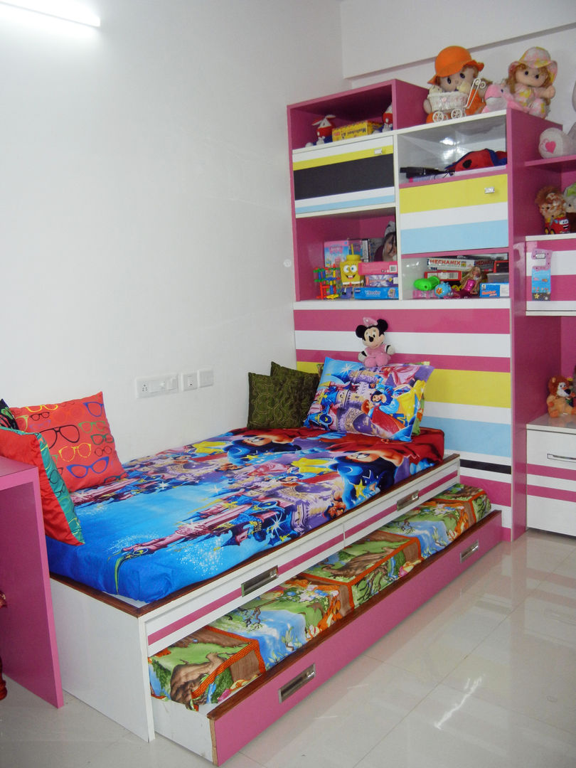 Kids bedroom - bed and storage unit Interiors By Suniti Modern style bedroom Beds & headboards