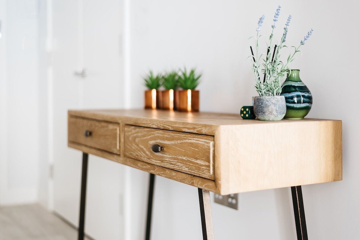 Console table Katie Malik Design Studio Nowoczesny korytarz, przedpokój i schody Console table