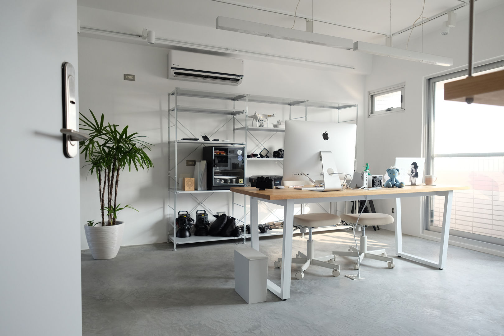 苓雅L邸, RND Inc. RND Inc. Minimalst style study/office
