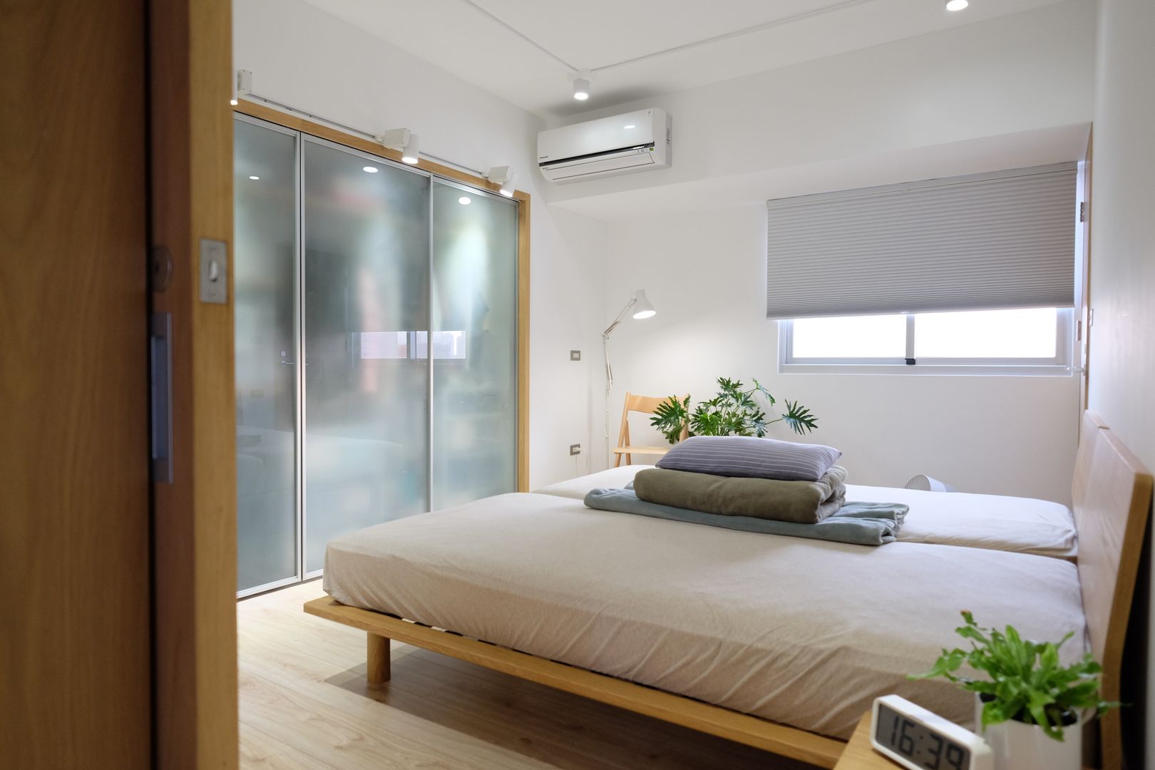 苓雅L邸, RND Inc. RND Inc. Dormitorios de estilo minimalista