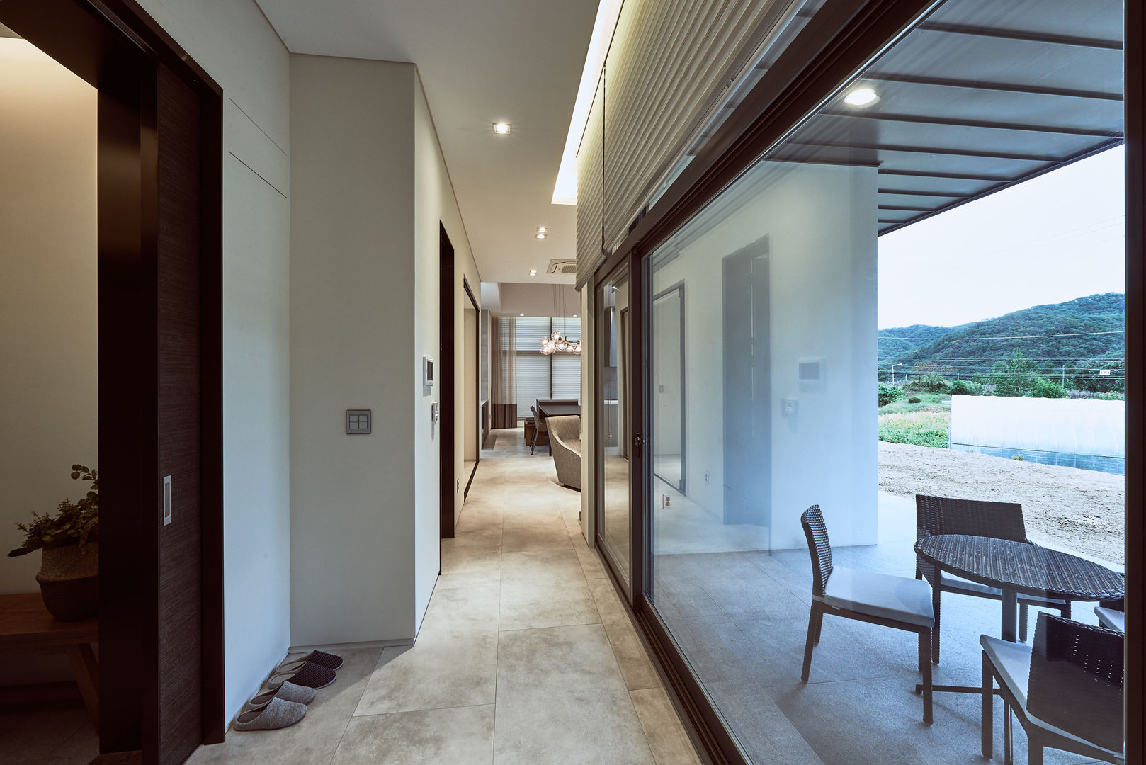 주택-강원도, Design Anche Design Anche Modern Corridor, Hallway and Staircase