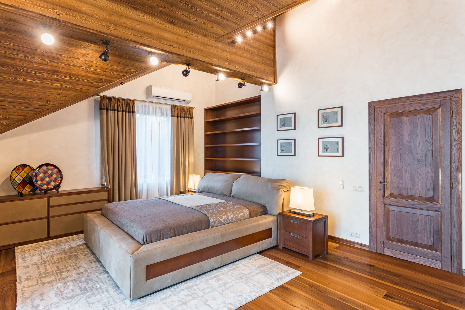 homify Eclectic style bedroom Wood Wood effect
