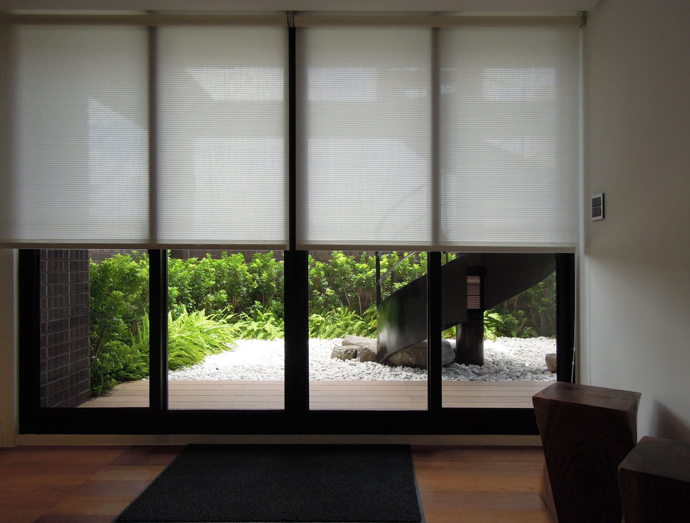 Light 加減0的生活美學, 構築設計 構築設計 モダンな 窓&ドア