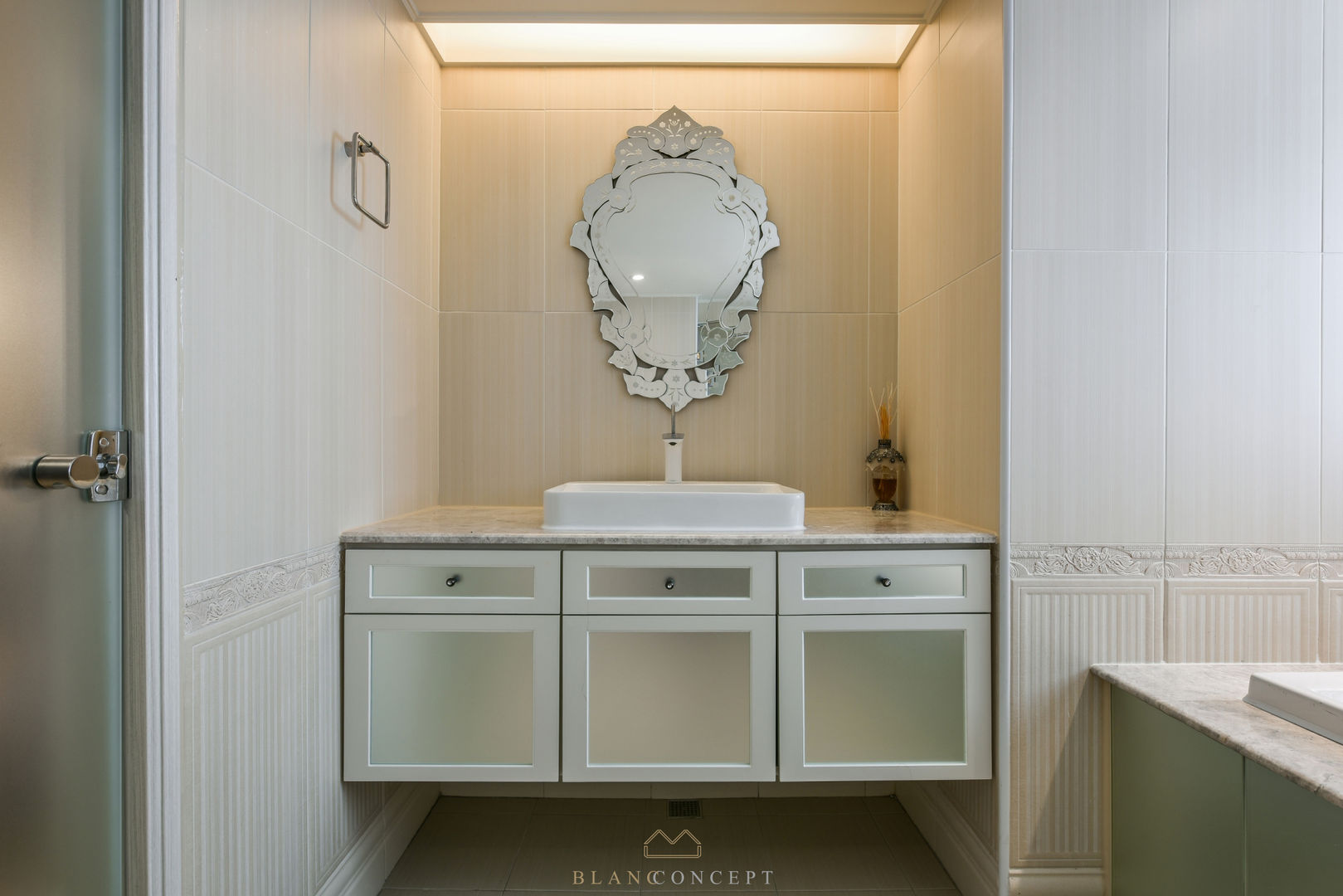 homify Modern Banyo