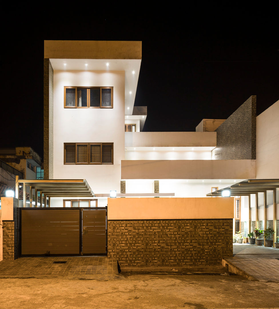 Front View at nightime Manuj Agarwal Architects Modern houses