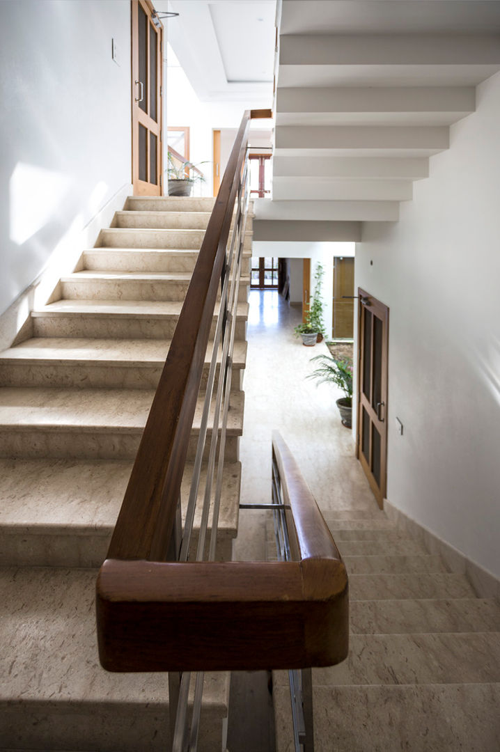 Italian Stone in Staircase Manuj Agarwal Architects Modern corridor, hallway & stairs