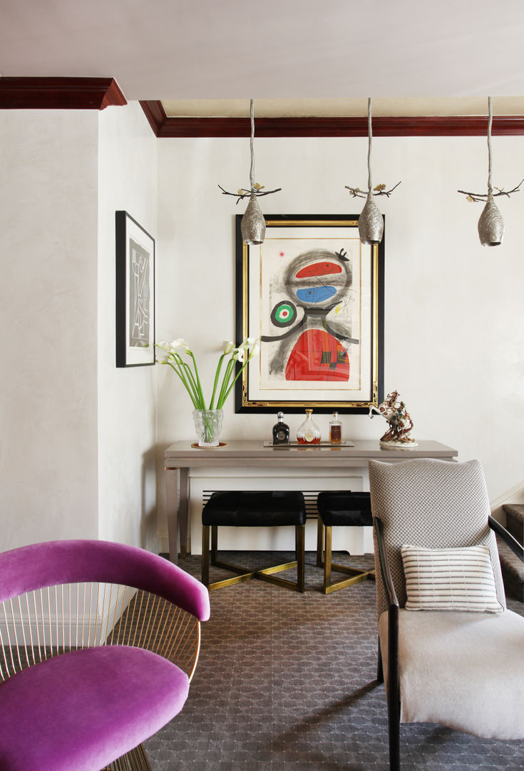 Art Collectors Residence, JKG Interiors JKG Interiors Phòng khách phong cách kinh điển Than củi Multicolored