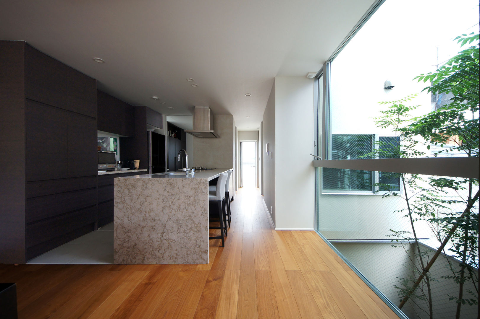 大きなプライベートテラスと光井戸が光を導く家, TERAJIMA ARCHITECTS／テラジマアーキテクツ TERAJIMA ARCHITECTS／テラジマアーキテクツ Modern Kitchen