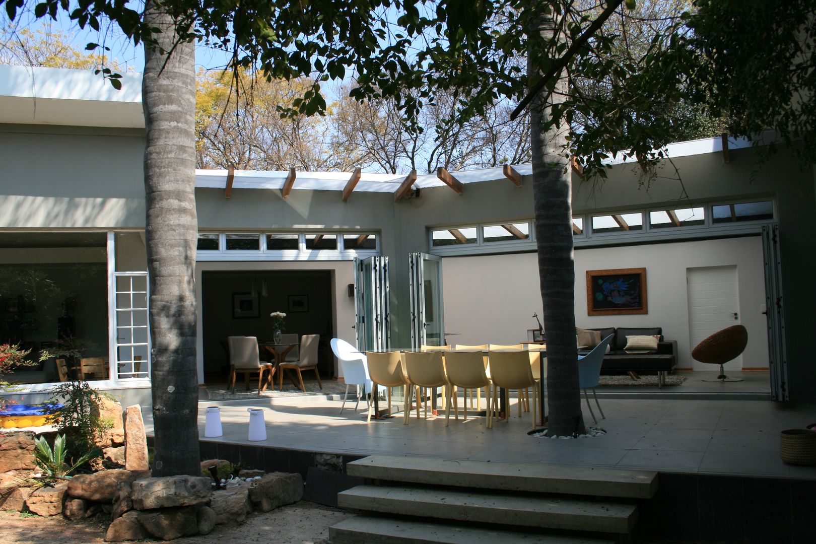 Patio Ininside Modern balcony, veranda & terrace