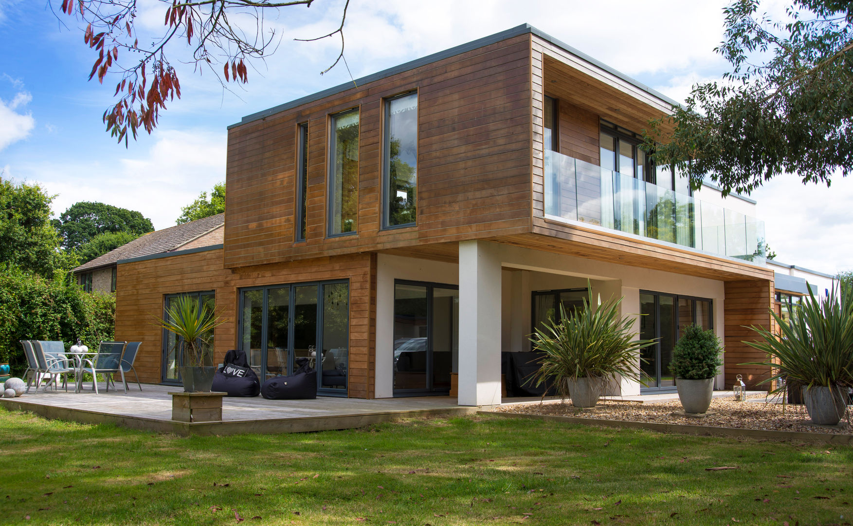 Rear View dwell design 現代房屋設計點子、靈感 & 圖片