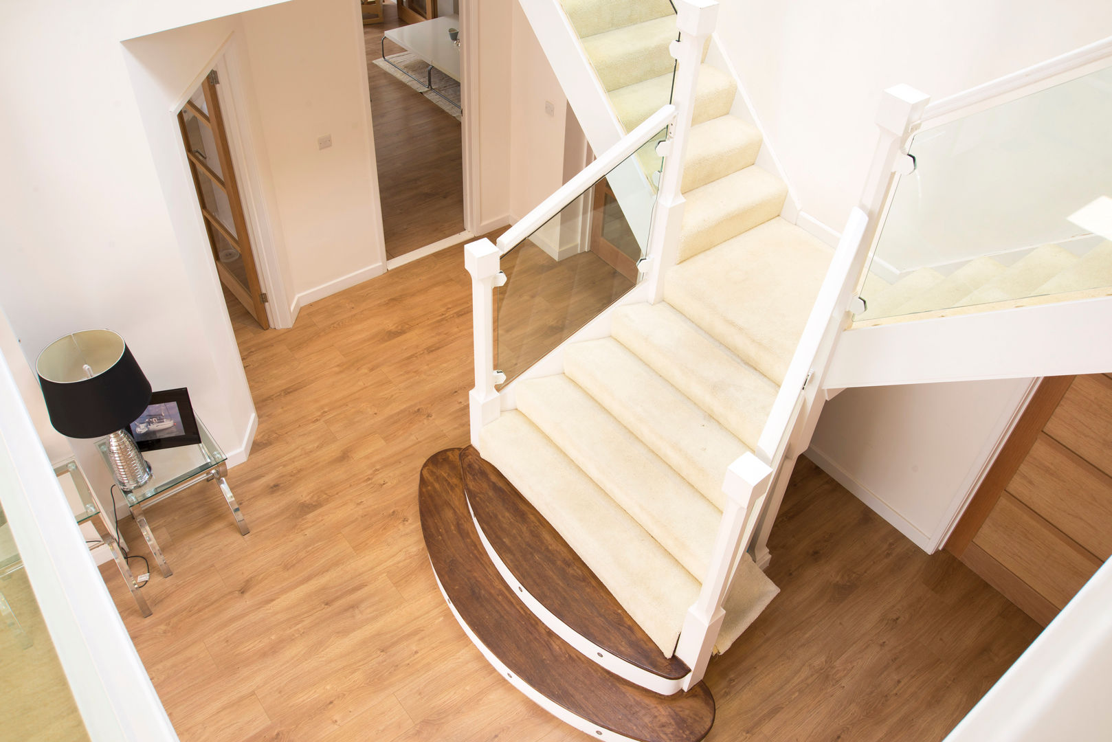 Stairs dwell design Ingresso, Corridoio & Scale in stile moderno