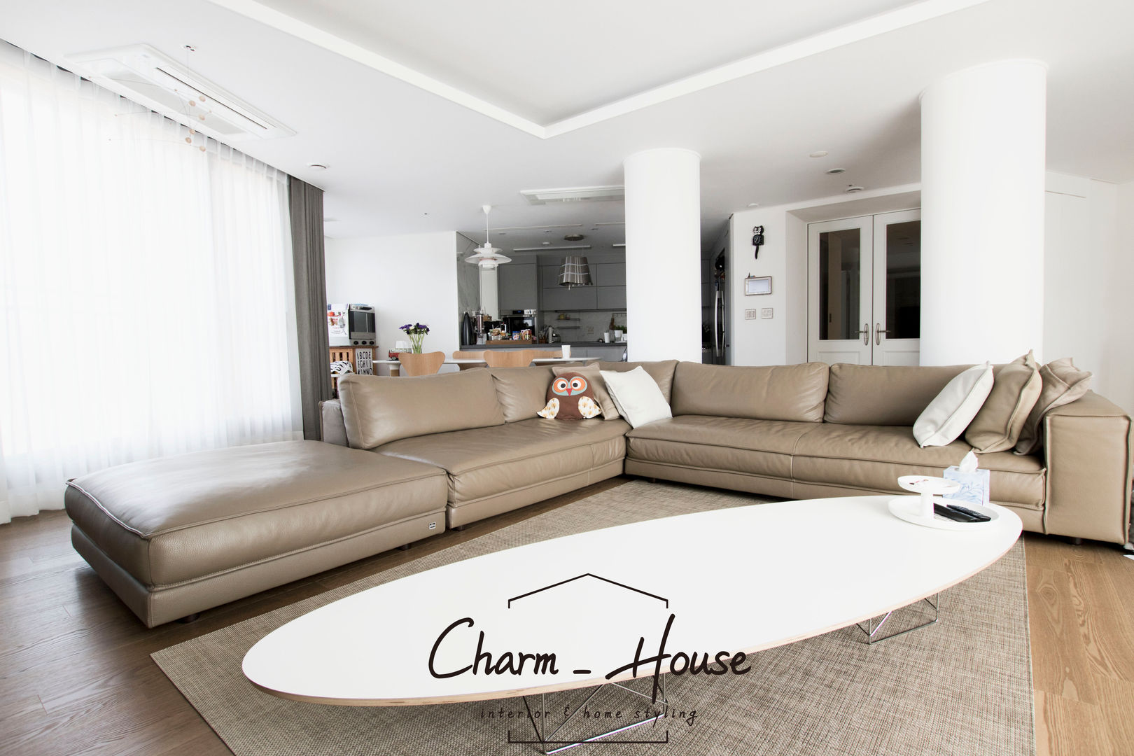 이스트팰리스 55평, CHARM_HOUSE CHARM_HOUSE Nowoczesny salon