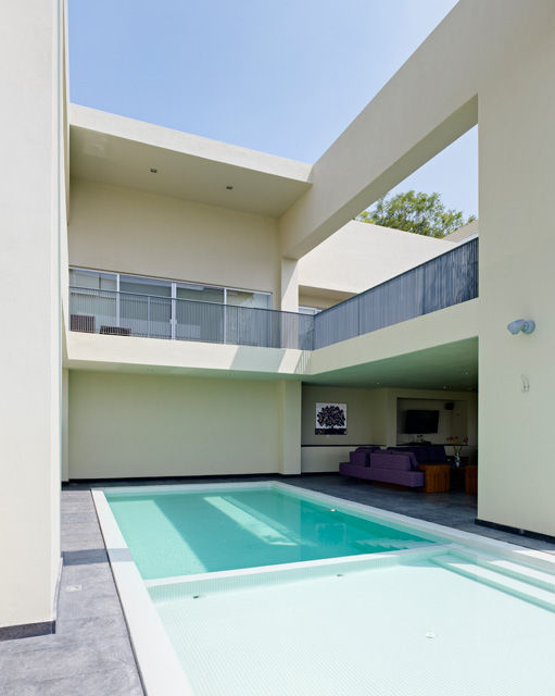 RESIDENCIA OROZCO, Excelencia en Diseño Excelencia en Diseño Modern pool Concrete