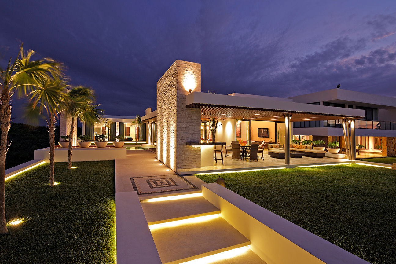 Casa de Playa LM, Fachada LUMINICA Iluminación Casas eclécticas Piedra