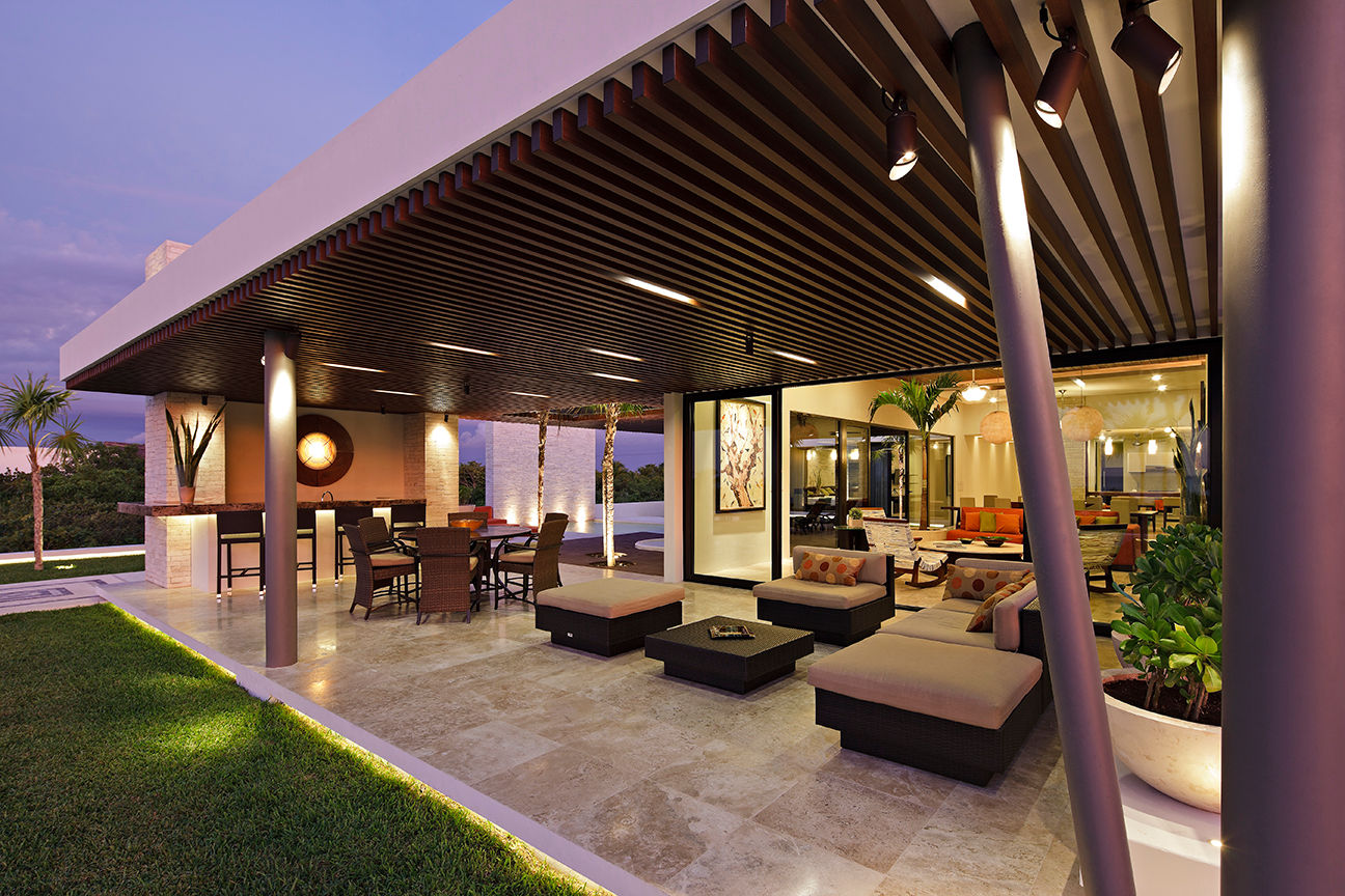 Casa de Playa LM, LUMINICA Iluminación LUMINICA Iluminación Eclectic style balcony, porch & terrace Wood Wood effect