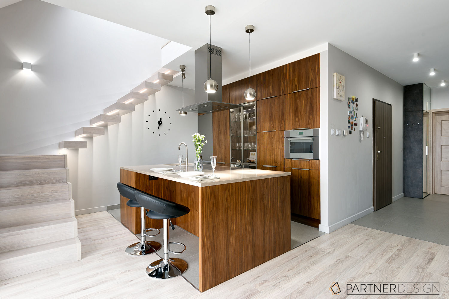 Mieszkanie z Antresolą, Q2Design Q2Design Dapur Modern