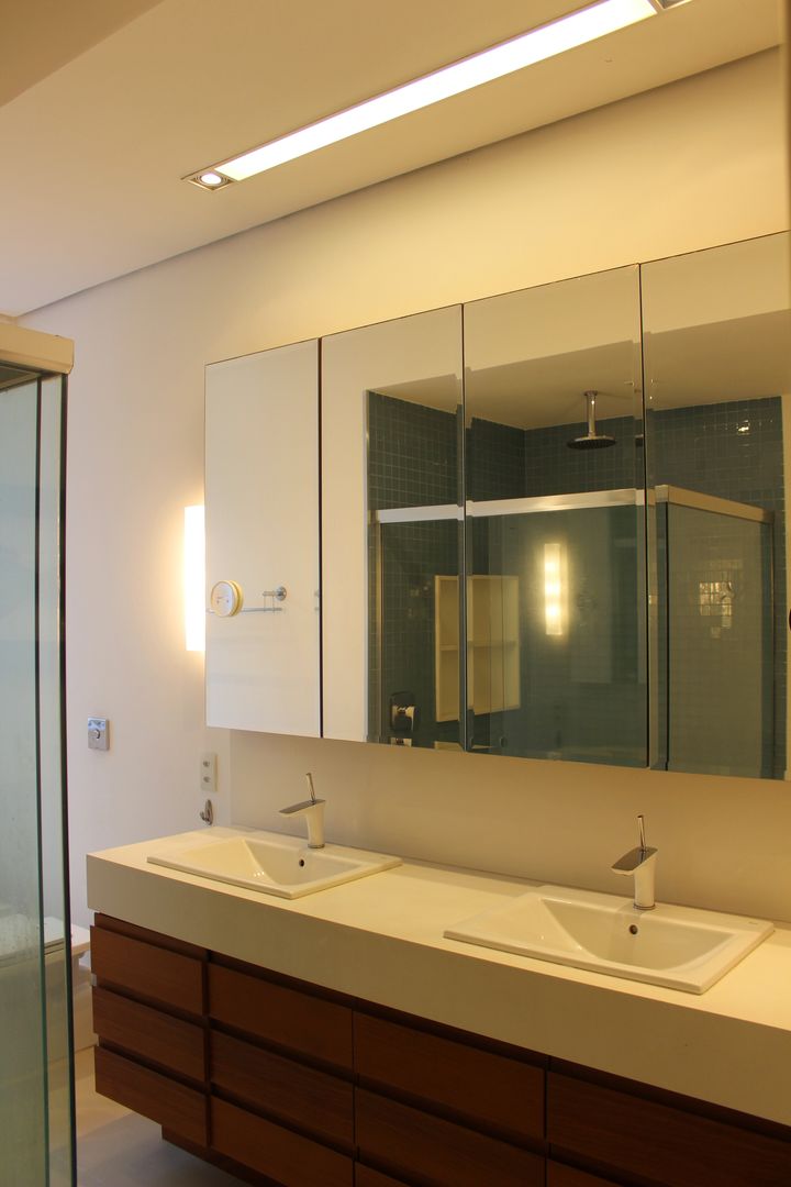 Apartamento Arpoador , daniela kuhn arquitetura daniela kuhn arquitetura Ванная комната в стиле модерн