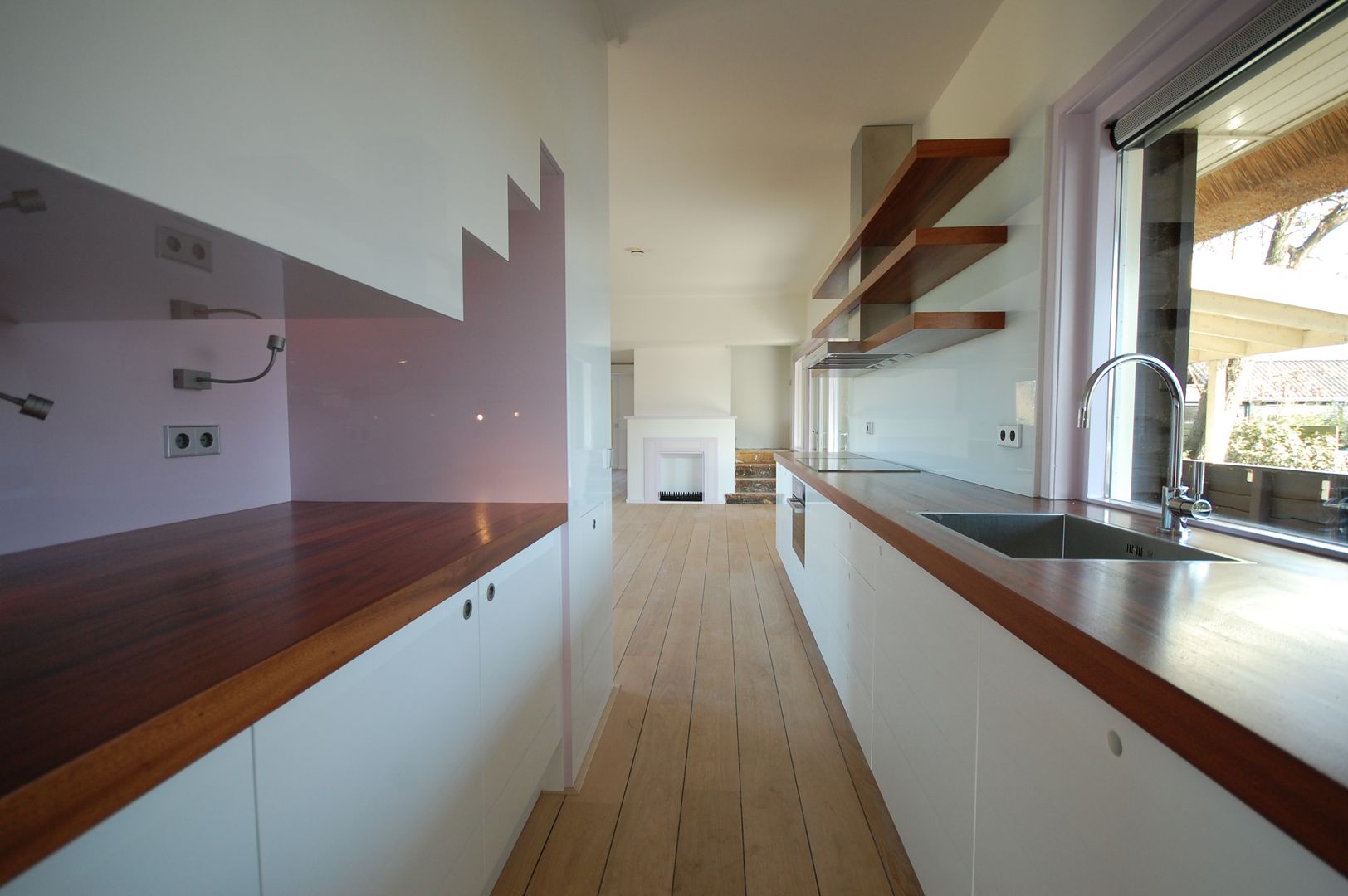 keuken met trap ARK+ Moderne keukens kasten,Eigendom,aanrecht:,Gebouw,Hout,Interieur ontwerp,Vloeren,houtbeits,Vloer,muur