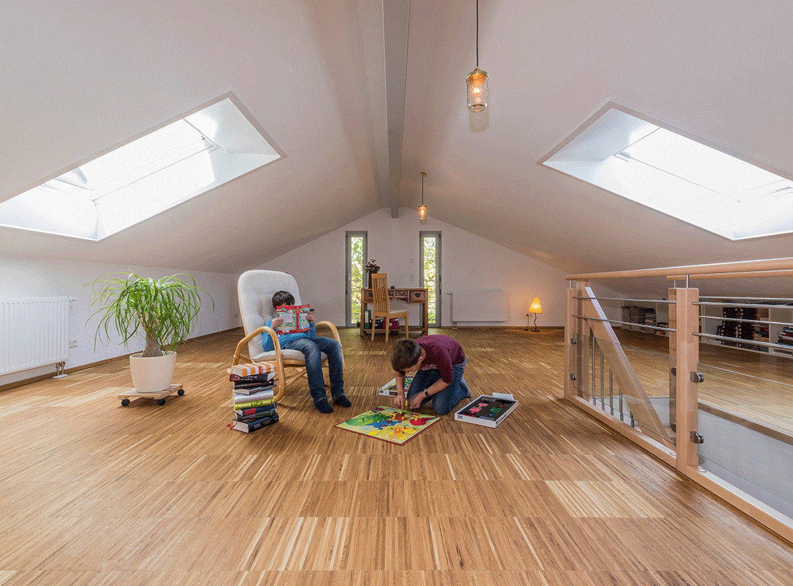 Ein runderneuertes Schwarzwaldhaus mit Feldbergblick , KitzlingerHaus GmbH & Co. KG KitzlingerHaus GmbH & Co. KG Nursery/kid’s room