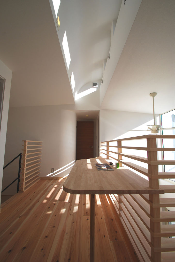 wall × wall, Ju Design 建築設計室 Ju Design 建築設計室 Pasillos, vestíbulos y escaleras modernos Madera Acabado en madera