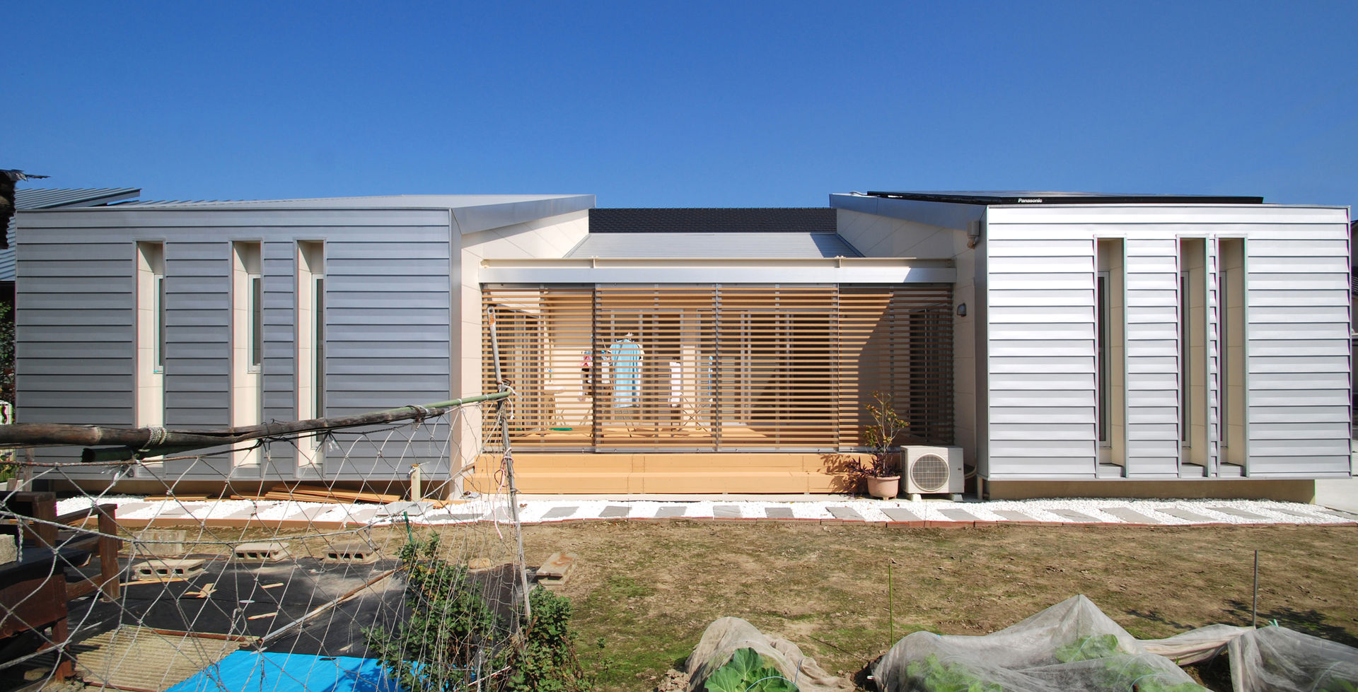 WW, Ju Design 建築設計室 Ju Design 建築設計室 Moderne huizen Metaal