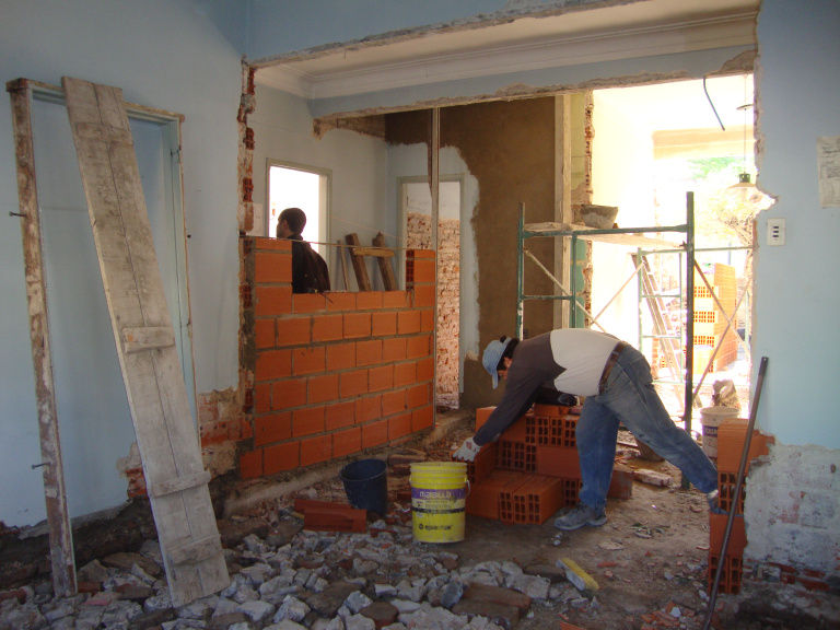 REMODELACION Y AMPLIACION CASA EN AVELLANEDA, ARQUITECTA MORIELLO ARQUITECTA MORIELLO Living room