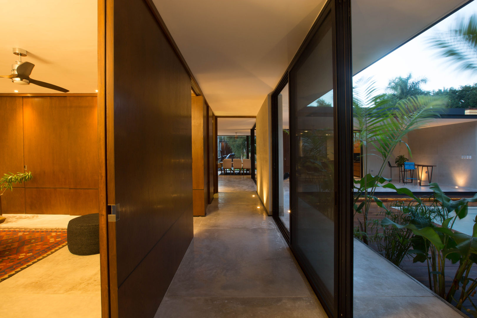 PM, FGO Arquitectura FGO Arquitectura Modern corridor, hallway & stairs Wood Wood effect