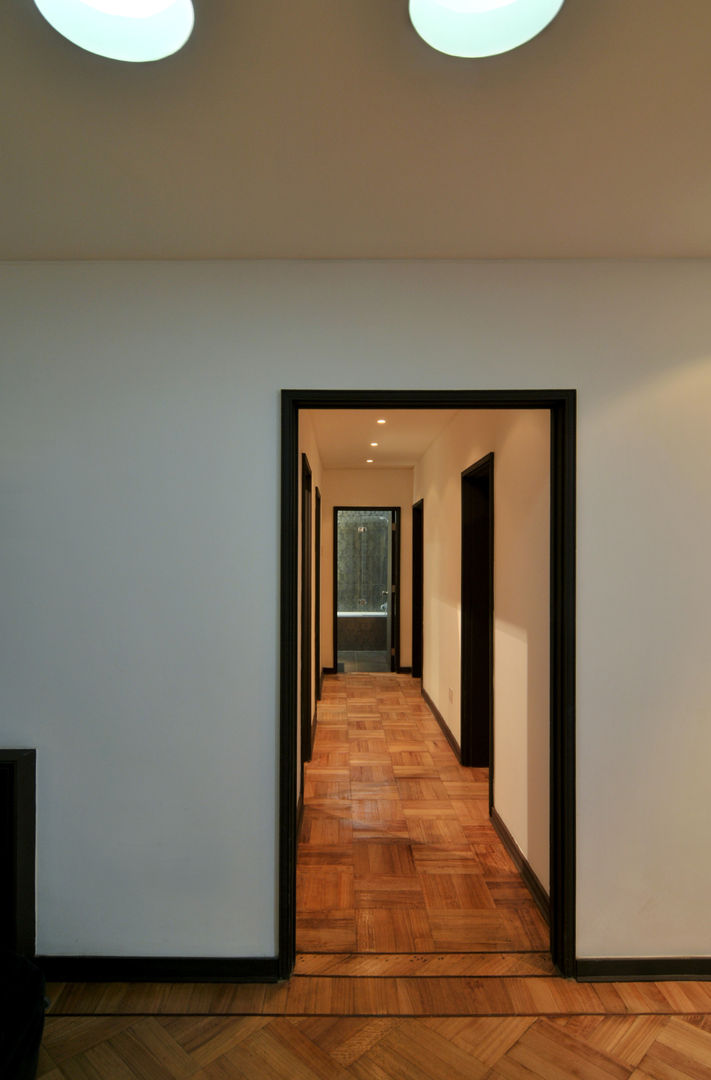 homify Minimalist corridor, hallway & stairs