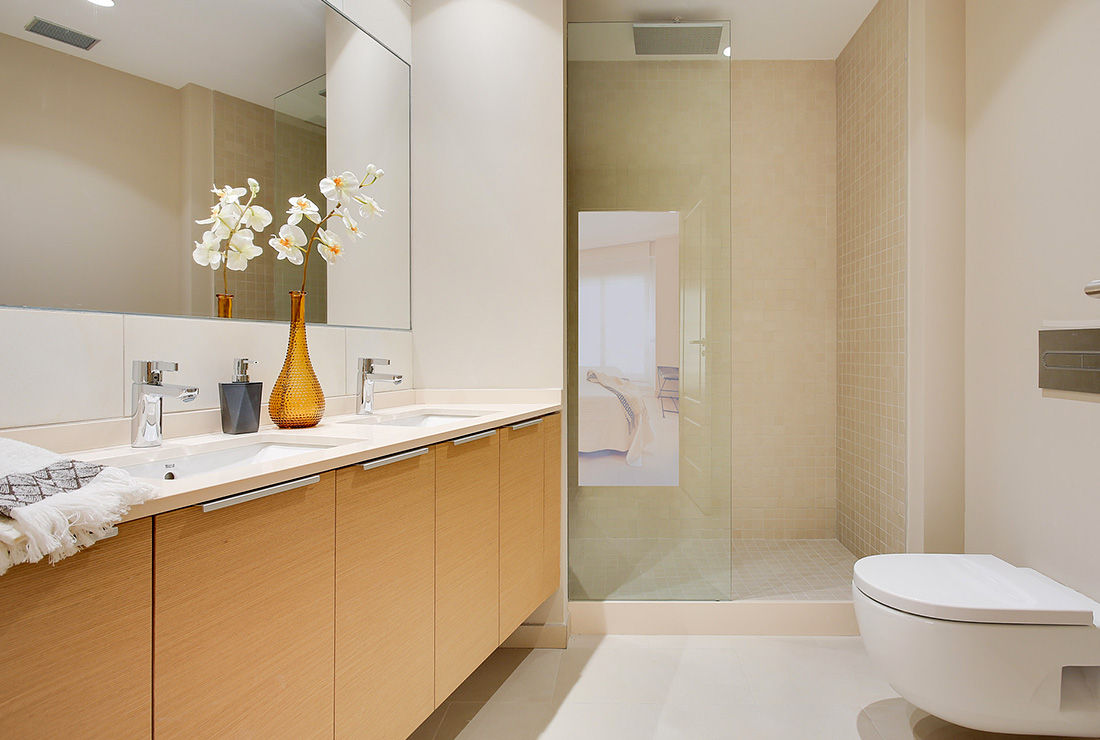 Ensuite bathroom Markham Stagers حمام bathroom cabinet,zen,orchid,minimal,hotel look,urban decor