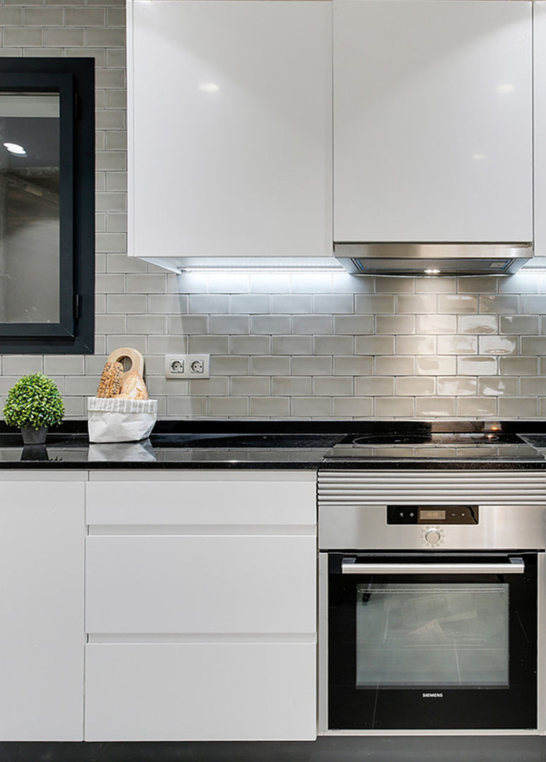 Detail, kitchen Markham Stagers Кухня grey metro tile,modern kitchen,urban kitchen,white cabinets,steel apliances,apartment kitchen