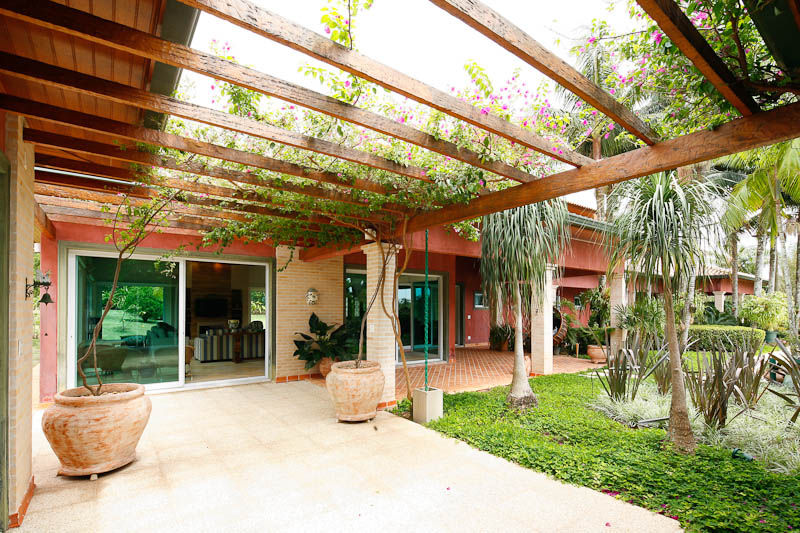 CASA R.A, Eustáquio Leite Arquitetura Eustáquio Leite Arquitetura Rustic style houses