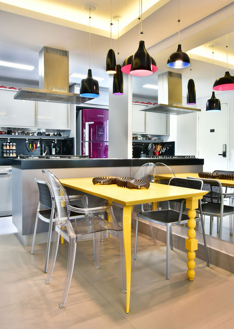 Apartamento Ambientado - Move Móvel, Move Móvel Criação de Mobiliário Move Móvel Criação de Mobiliário Dining room ٹھوس لکڑی Multicolored Tables