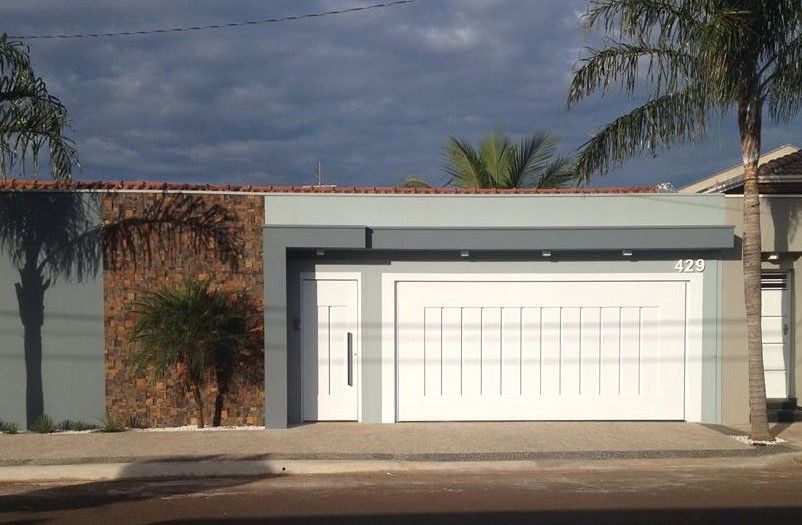 Fachada casa em Jaú, DUE MARIA Arquitetura e Interiores DUE MARIA Arquitetura e Interiores Moderne huizen