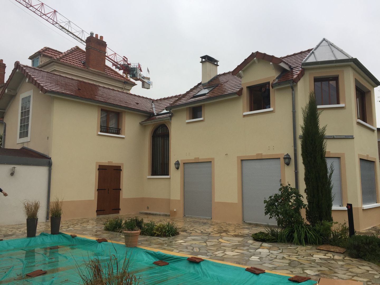 FERMETURE D'UN BALCON. chantier en cours, Eric Rechsteiner Eric Rechsteiner Casas modernas